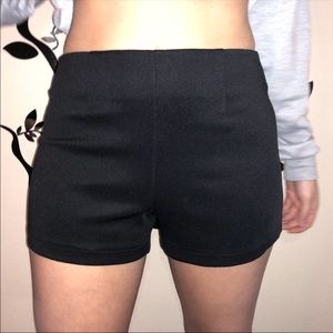 High waisted black shorts 〰️
